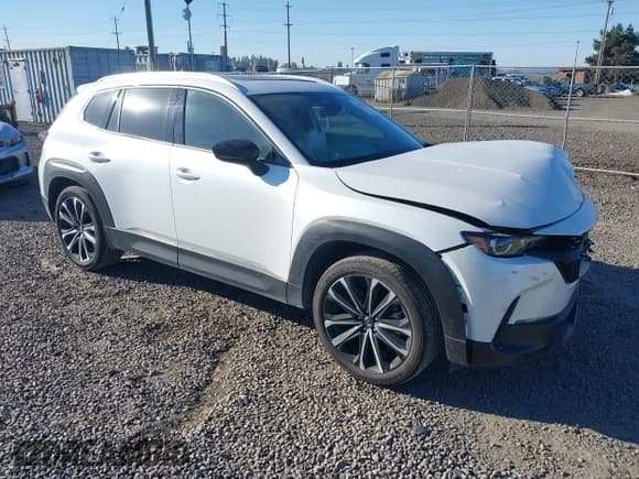 ✅ 2025 Mazda CX-50 S Premium Plus • VIN: 7MMVABEM8SN318805 • Lot: 43359548. Wystawiony na IAAI z przebiegiem 8 583 mil. Bezpłatny archiwum sprzedaży aukcyjnych z USA i szczegółowy raport historii pojazdu na DreamBid. Zdjęcie 1.