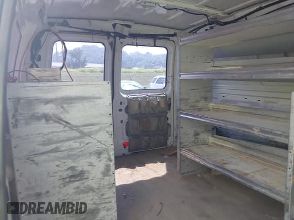 ✅ 2012 Ford Econoline Cargo Commercial • VIN: 1FTNE1EW0CDB13390 • Lot: 42899058. Wystawiony na IAAI z przebiegiem 119 855 mil. Bezpłatny archiwum sprzedaży aukcyjnych z USA i szczegółowy raport historii pojazdu na DreamBid. Zdjęcie 8.