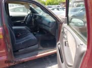 ✅ 2000 Dodge Dakota • VIN: 1B7GL22X9YS682436 • Lot: 42320054. Wystawiony na IAAI z przebiegiem 174 201 mil. Bezpłatny archiwum sprzedaży aukcyjnych z USA i szczegółowy raport historii pojazdu na DreamBid. Zdjęcie 5.