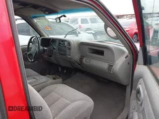 ✅ 1997 Chevrolet Silverado 2500 • VIN: 1GCGC29J8VE165494 • Lot: 42349016. Wystawiony na IAAI z przebiegiem 92 705 mil. Bezpłatny archiwum sprzedaży aukcyjnych z USA i szczegółowy raport historii pojazdu na DreamBid. Zdjęcie 5.