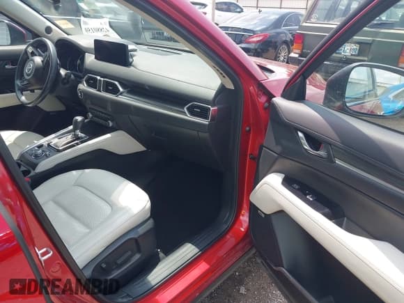 ✅ 2022 Mazda CX-5 S Premium • VIN: JM3KFBDM2N1588234 • Lot: 42880159. Wystawiony na IAAI z przebiegiem 45 551 mil. Bezpłatny archiwum sprzedaży aukcyjnych z USA i szczegółowy raport historii pojazdu na DreamBid. Zdjęcie 5.