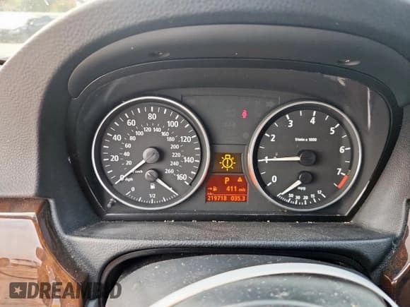 ✅ 2006 BMW 3 Series 325i • VIN: WBAVB17566NK38449 • Lot: 64977945. Wystawiony na Copart z przebiegiem 219 718 mil. Bezpłatny archiwum sprzedaży aukcyjnych z USA i szczegółowy raport historii pojazdu na DreamBid. Zdjęcie 9.