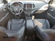 ✅ 2022 Jeep Cherokee Latitude Lux • VIN: 1C4PJMMX3ND501863 • Lot: 63620894. Wystawiony na Copart z przebiegiem 13 414 mil. Bezpłatny archiwum sprzedaży aukcyjnych z USA i szczegółowy raport historii pojazdu na DreamBid. Zdjęcie 8.