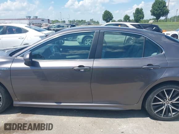 2021 Toyota Camry Hybrid SE с VIN 4T1G31AK5MU560330, выставлен на аукционе IAAI как лот 42707365 с пробегом 140 566 миль миль и . История ставок и продаж доступна на DreamBid. Изображение 15.