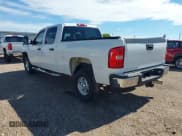 ✅ 2008 Chevrolet Silverado 2500HD 1LT • VIN: 1GCHC23668F121517 • Lot: 42783735. Wystawiony na IAAI z przebiegiem 256 197 mil. Bezpłatny archiwum sprzedaży aukcyjnych z USA i szczegółowy raport historii pojazdu na DreamBid. Zdjęcie 3.