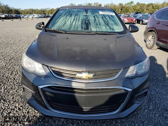 2018 Chevrolet Sonic LS z VIN 1G1JB5SH1J4102764, wystawiony jako Copart lot #76203814 z przebiegiem 29 079 mil mil oraz Nie do naprawy • Non repairable. Historia ofert i sprzedaży dostępna na DreamBid. Obrazek 5.
