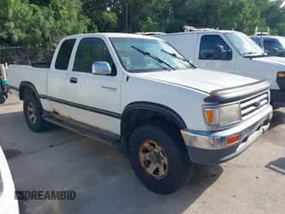 ✅ 1998 Toyota T100 DX • VIN: JT4UN22D9W0051830 • Лот: 42574766. Опубликован ранее на IAAI с пробегом 240 374 миль. Бесплатный доступ к архиву аукционных продаж из США и подробный отчёт об истории автомобиля на DreamBid. Изображение 1.