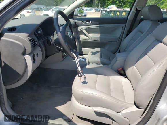 ✅ 2004 Volkswagen Passat GLS • VIN: WVWVD63B54E342658 • Lot: 59256635. Listed on Copart with 73,840 mi. Free auction sales archive from the USA and detailed vehicle history report at DreamBid. Image 7.