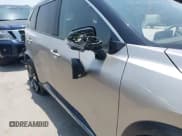 ✅ 2021 Nissan Rogue Platinum • VIN: JN8AT3DD6MW311417 • Lot: 42308941. Wystawiony na IAAI z przebiegiem 61 806 mil. Bezpłatny archiwum sprzedaży aukcyjnych z USA i szczegółowy raport historii pojazdu na DreamBid. Zdjęcie 6.