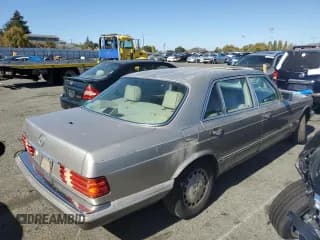✅ 1988 Mercedes-Benz 560 • VIN: WDBCA39D7JA400066 • Лот: 73396074. Опубликован ранее на Copart с пробегом 178 343 миль. Бесплатный доступ к архиву аукционных продаж из США и подробный отчёт об истории автомобиля на DreamBid. Изображение 3.