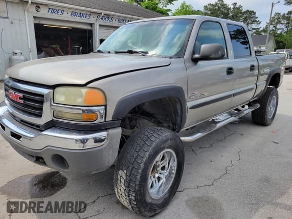 ✅ 2003 GMC Sierra 2500HD SLT • VIN: 1GTHK23103F130049 • Lot: 42122777. Listed on IAAI with 213,546 mi. Free auction sales archive from the USA and detailed vehicle history report at DreamBid. Image 2.