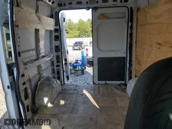 ✅ 2018 Ram ProMaster Cargo • VIN: 3C6TRVBG6JE154559 • Lot: 82402985. Wystawiony na Copart z przebiegiem Nie podano. Bezpłatny archiwum sprzedaży aukcyjnych z USA i szczegółowy raport historii pojazdu na DreamBid. Zdjęcie 10.