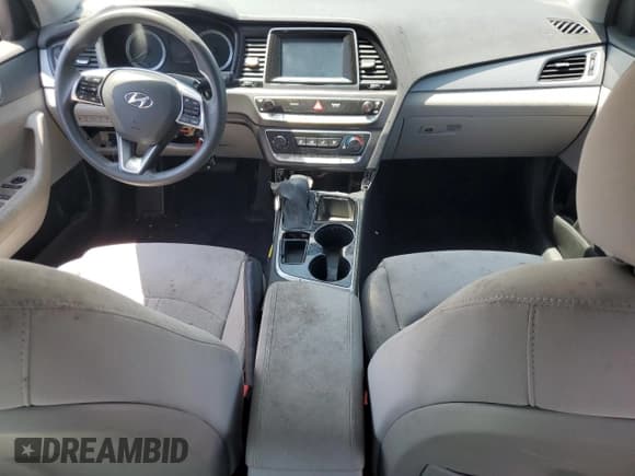 ✅ 2018 Hyundai Sonata SE • VIN: 5NPE24AF3JH700450 • Lot: 66043935. Wystawiony na Copart z przebiegiem Nie podano. Bezpłatny archiwum sprzedaży aukcyjnych z USA i szczegółowy raport historii pojazdu na DreamBid. Zdjęcie 8.