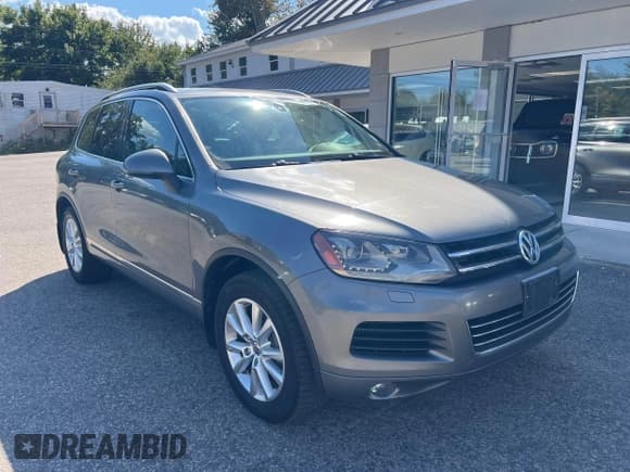 ✅ 2013 Volkswagen Touareg Sport • VIN: WVGEP9BP2DD003993 • Лот: 43226639. Опубликован ранее на IAAI с пробегом 193 826 миль. Бесплатный доступ к архиву аукционных продаж из США и подробный отчёт об истории автомобиля на DreamBid. Изображение 1.