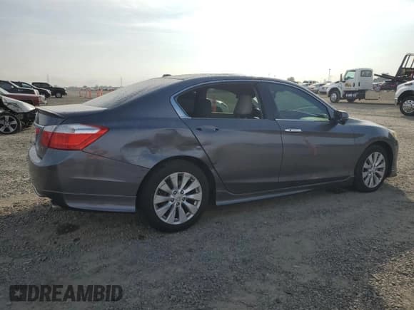 ✅ 2013 Honda Accord EX-L • VIN: 1HGCR3F82DA023704 • Lot: 82149025. Listed on Copart with 117,925 mi. Free auction sales archive from the USA and detailed vehicle history report at DreamBid. Image 3.