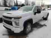 2021 Chevrolet Silverado 3500HD LT z VIN 1GC4YTEY5MF163725, wystawiony jako Copart lot #43392655 z przebiegiem 108 242 mil mil oraz Czysty tytuł • Clean title. Historia ofert i sprzedaży dostępna na DreamBid. Obrazek 1.