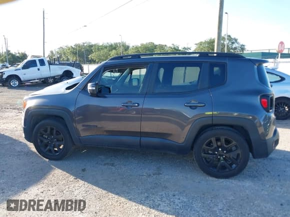 ✅ 2018 Jeep Renegade Latitude • VIN: ZACCJABB8JPH53592 • Lot: 42527616. Wystawiony na IAAI z przebiegiem 152 811 mil. Bezpłatny archiwum sprzedaży aukcyjnych z USA i szczegółowy raport historii pojazdu na DreamBid. Zdjęcie 14.