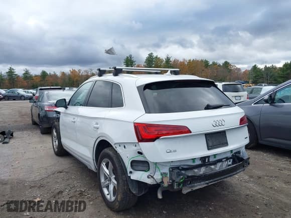 ✅ 2024 Audi Q5 Premium • VIN: WA1ABAFY0R2050717 • Lot: 43569370. Wystawiony na IAAI z przebiegiem 28 722 mil. Bezpłatny archiwum sprzedaży aukcyjnych z USA i szczegółowy raport historii pojazdu na DreamBid. Zdjęcie 3.