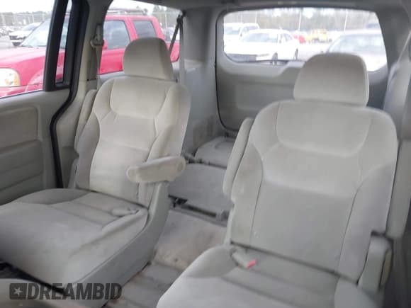 ✅ 2006 Honda Odyssey LX • VIN: 5FNRL38216B123368 • Lot: 43893556. Listed on IAAI with 229,501 mi. Free auction sales archive from the USA and detailed vehicle history report at DreamBid. Image 8.