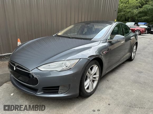 ✅ 2013 Tesla Model S • VIN: 5YJSA1AC6DFP10886 • Лот: 43829619. Опубликован ранее на IAAI с пробегом 224 788 миль. Бесплатный доступ к архиву аукционных продаж из США и подробный отчёт об истории автомобиля на DreamBid. Изображение 2.