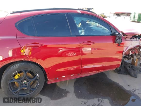 ✅ 2018 Alfa Romeo Stelvio Ti Sport • VIN: ZASFAKNN7J7B82691 • Lot: 43326549. Wystawiony na IAAI z przebiegiem Nie podano. Bezpłatny archiwum sprzedaży aukcyjnych z USA i szczegółowy raport historii pojazdu na DreamBid. Zdjęcie 13.
