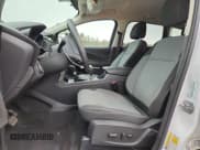 ✅ 2017 Ford Escape SE • VIN: 1FMCU9G98HUA30759 • Lot: 90472245. Wystawiony na Copart z przebiegiem 64 413 mil. Bezpłatny archiwum sprzedaży aukcyjnych z USA i szczegółowy raport historii pojazdu na DreamBid. Zdjęcie 7.