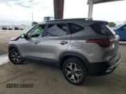 ✅ 2022 Kia Seltos EX • VIN: KNDERCAA9N7270847 • Lot: 91130825. Wystawiony na Copart z przebiegiem 55 765 mil. Bezpłatny archiwum sprzedaży aukcyjnych z USA i szczegółowy raport historii pojazdu na DreamBid. Zdjęcie 2.