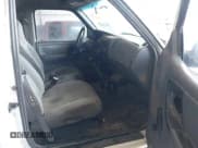 ✅ 2001 Ford Ranger XL • VIN: 1FTYR10U21TA06089 • Lot: 42521853. Wystawiony na IAAI z przebiegiem 219 534 mil. Bezpłatny archiwum sprzedaży aukcyjnych z USA i szczegółowy raport historii pojazdu na DreamBid. Zdjęcie 5.