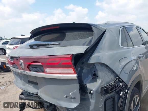 ✅ 2025 Volkswagen Atlas SEL Premium R-Line • VIN: 1V2FE2CA1SC205287 • Lot: 42322961. Wystawiony na IAAI z przebiegiem 13 256 mil. Bezpłatny archiwum sprzedaży aukcyjnych z USA i szczegółowy raport historii pojazdu na DreamBid. Zdjęcie 20.