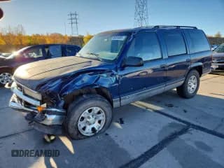 ✅ 1995 Chevrolet Tahoe • VIN: 1GNEK13KXSJ421909 • Lot: 90034585. Wystawiony na Copart z przebiegiem 238 619 mil. Bezpłatny archiwum sprzedaży aukcyjnych z USA i szczegółowy raport historii pojazdu na DreamBid. Zdjęcie 1.
