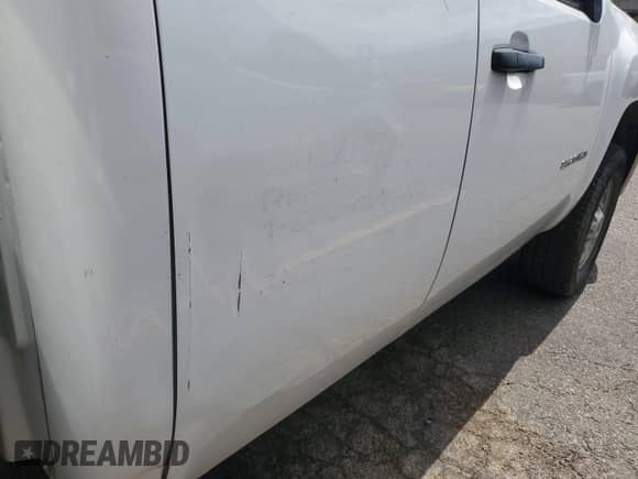 2013 Chevrolet Silverado 2500HD Work Truck z VIN 1GB2CVCG9DZ150569, wystawiony jako IAAI lot #43074807 z przebiegiem 148 080 mil mil oraz . Historia ofert i sprzedaży dostępna na DreamBid. Obrazek 1.