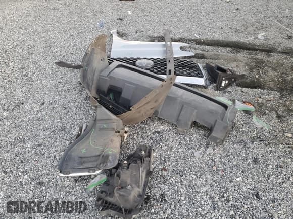 ✅ 2018 Toyota Tundra SR • VIN: 5TFRM5F16JX127725 • Lot: 91208775. Listed on Copart with 252,572 mi. Free auction sales archive from the USA and detailed vehicle history report at DreamBid. Image 12.