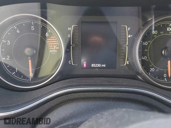 ✅ 2019 Jeep Cherokee Latitude • VIN: 1C4PJLCB4KD444570 • Lot: 36044886. Wystawiony na IAAI z przebiegiem 85 230 mil. Bezpłatny archiwum sprzedaży aukcyjnych z USA i szczegółowy raport historii pojazdu na DreamBid. Zdjęcie 15.