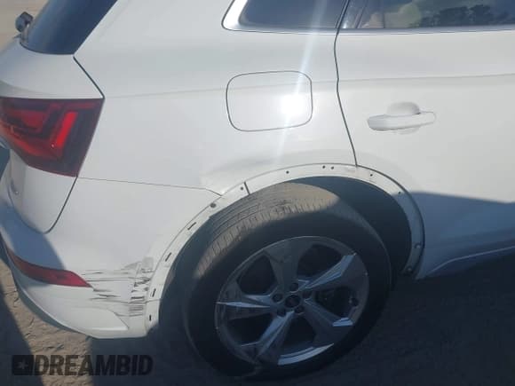 ✅ 2021 Audi Q5 • VIN: WA1BABFYXM2073086 • Lot: 42754595. Wystawiony na IAAI z przebiegiem 80 809 mil. Bezpłatny archiwum sprzedaży aukcyjnych z USA i szczegółowy raport historii pojazdu na DreamBid. Zdjęcie 6.