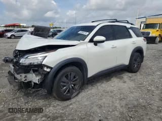✅ 2022 Nissan Pathfinder SV • VIN: 5N1DR3BA6NC232568 • Lot: 64560315. Wystawiony na Copart z przebiegiem 65 106 mil. Bezpłatny archiwum sprzedaży aukcyjnych z USA i szczegółowy raport historii pojazdu na DreamBid. Zdjęcie 1.
