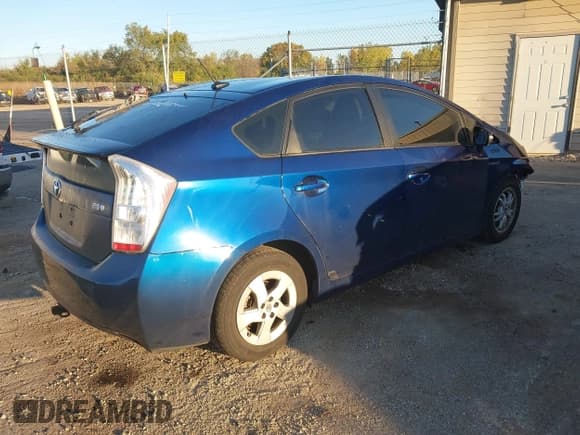 ✅ 2011 Toyota Prius III • VIN: JTDKN3DU0B0293510 • Lot: 43398955. Wystawiony na IAAI z przebiegiem 167 215 mil. Bezpłatny archiwum sprzedaży aukcyjnych z USA i szczegółowy raport historii pojazdu na DreamBid. Zdjęcie 4.