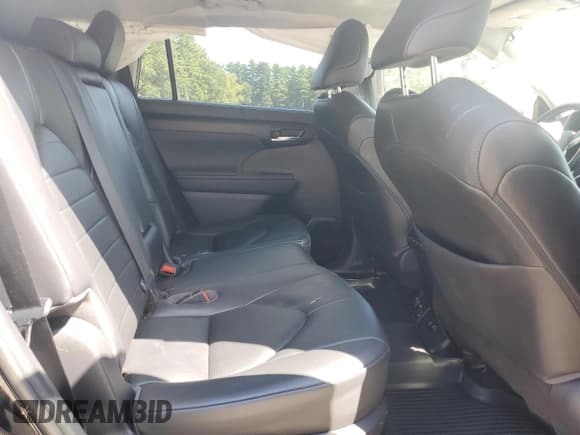 ✅ 2020 Toyota Highlander XLE • VIN: 5TDGZRBH4LS029448 • Lot: 80268435. Wystawiony na Copart z przebiegiem 93 895 mil. Bezpłatny archiwum sprzedaży aukcyjnych z USA i szczegółowy raport historii pojazdu na DreamBid. Zdjęcie 11.