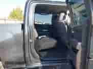 2018 Chevrolet Silverado 1500 LT z VIN 3GCUKREC4JG292008, wystawiony jako IAAI lot #43370209 z przebiegiem 96 545 mil mil oraz . Historia ofert i sprzedaży dostępna na DreamBid. Obrazek 8.