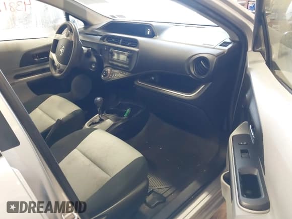 ✅ 2014 Toyota Prius Two • VIN: JTDKDTB37E1570181 • Lot: 43818310. Listed on IAAI with 155,531 mi. Free auction sales archive from the USA and detailed vehicle history report at DreamBid. Image 5.