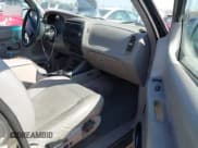 ✅ 1999 Ford Explorer XLT • VIN: 1FMZU32E8XUA34921 • Lot: 42162432. Wystawiony na IAAI z przebiegiem 263 443 mil. Bezpłatny archiwum sprzedaży aukcyjnych z USA i szczegółowy raport historii pojazdu na DreamBid. Zdjęcie 5.