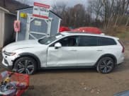 ✅ 2025 Volvo V60 Plus • VIN: YV4L12WK6S2149807 • Lot: 43717264. Wystawiony na IAAI z przebiegiem 14 867 mil. Bezpłatny archiwum sprzedaży aukcyjnych z USA i szczegółowy raport historii pojazdu na DreamBid. Zdjęcie 15.