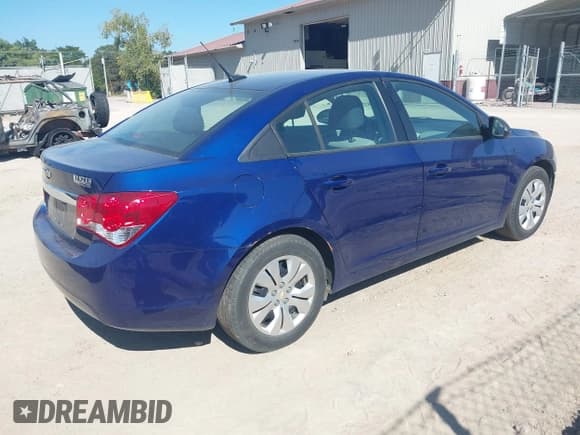 ✅ 2013 Chevrolet Cruze LS • VIN: 1G1PA5SH7D7185147 • Lot: 43296228. Listed on IAAI with 127,952 mi. Free auction sales archive from the USA and detailed vehicle history report at DreamBid. Image 4.
