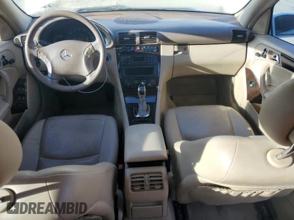 ✅ 2004 Mercedes-Benz C 240 • VIN: WDBRF81J44F502877 • Lot: 44931635. Wystawiony na Copart z przebiegiem 147 778 mil. Bezpłatny archiwum sprzedaży aukcyjnych z USA i szczegółowy raport historii pojazdu na DreamBid. Zdjęcie 8.