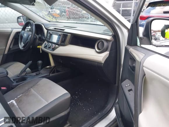 ✅ 2013 Toyota RAV4 LE • VIN: 2T3BFREV6DW093821 • Lot: 43631861. Wystawiony na IAAI z przebiegiem 95 212 mil. Bezpłatny archiwum sprzedaży aukcyjnych z USA i szczegółowy raport historii pojazdu na DreamBid. Zdjęcie 5.