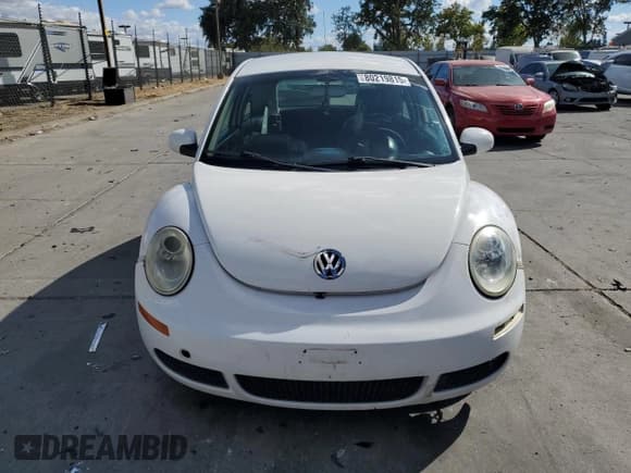 ✅ 2010 Volkswagen Beetle • VIN: 3VWPG3AG8AM020872 • Lot: 80219815. Wystawiony na Copart z przebiegiem 161 659 mil. Bezpłatny archiwum sprzedaży aukcyjnych z USA i szczegółowy raport historii pojazdu na DreamBid. Zdjęcie 5.