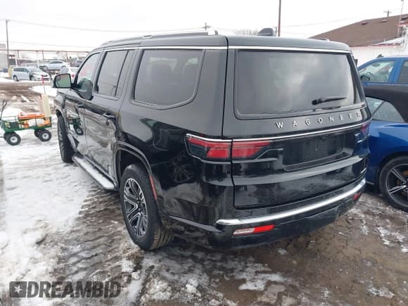 ✅ 2024 Jeep Wagoneer Series II • VIN: 1C4SJVBP9RS172655 • Lot: 41330522. Wystawiony na IAAI z przebiegiem 17 146 mil. Bezpłatny archiwum sprzedaży aukcyjnych z USA i szczegółowy raport historii pojazdu na DreamBid. Zdjęcie 3.