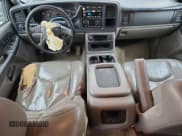 ✅ 2003 Chevrolet Suburban LT • VIN: 3GNEC16Z33G166383 • Лот: 89853475. Опубликован ранее на Copart с пробегом 319 644 миль. Бесплатный доступ к архиву аукционных продаж из США и подробный отчёт об истории автомобиля на DreamBid. Изображение 8.