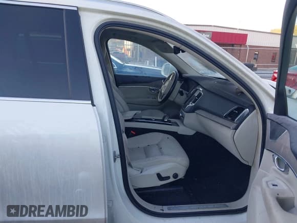 ✅ 2023 Volvo XC90 Plus • VIN: YV4062PN8P1945260 • Лот: 43510846. Опубликован ранее на IAAI с пробегом Не указан. Бесплатный доступ к архиву аукционных продаж из США и подробный отчёт об истории автомобиля на DreamBid. Изображение 5.