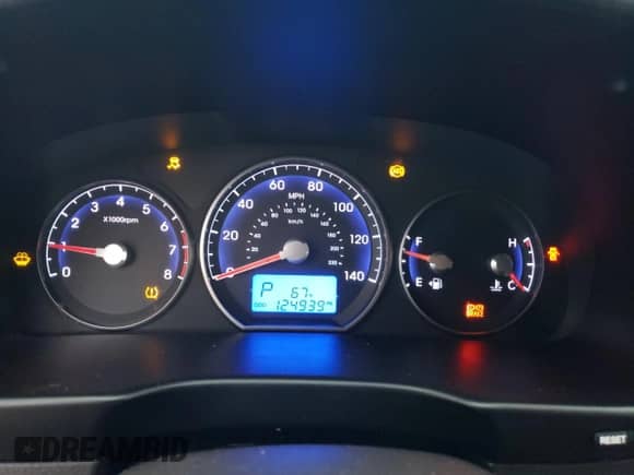 2010 Hyundai Santa Fe GLS с VIN 5NMSG3AB9AH383671, выставлен на аукционе Copart как лот 73303334 с пробегом 124 939 миль миль и Списание • Salvage title. История ставок и продаж доступна на DreamBid. Изображение 9.