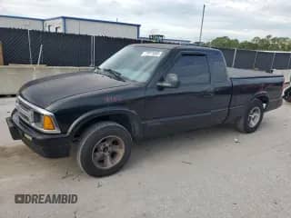 1996 Chevrolet S-10 LS with VIN 1GCCS19X1T8195870, listed as a Copart auction lot 71971805 with 169,682 mi miles and Salvage title. Bid and sale history available at DreamBid. Image 1.